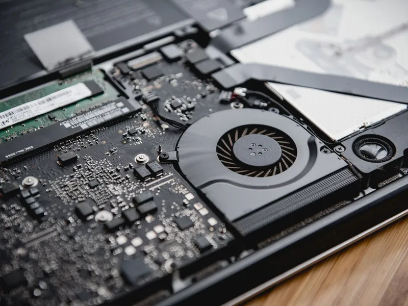 Dokumentasi Upgrade SSD NVMe Laptop LapCare Malang
